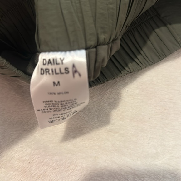 Daily Drills Green Shorts - Picture 3 of 3